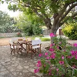 Vakantiehuis Anna's Garden Triandafillia