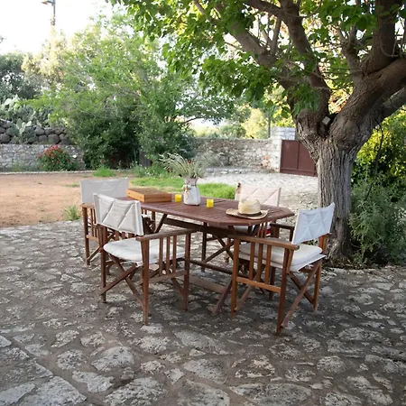بيت للعطل Anna's Garden Triandafillia